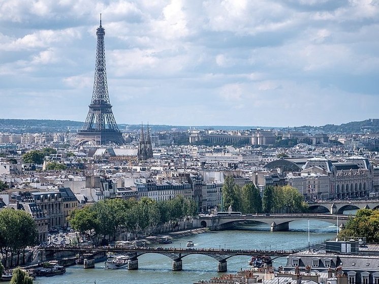 Протестующие фермеры забросали яйцами полицию в Париже