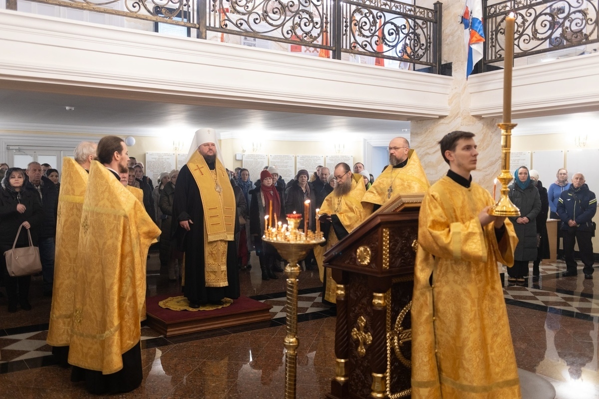 В Костромском кремле прошел молебен о солдатах, павших за Отечество