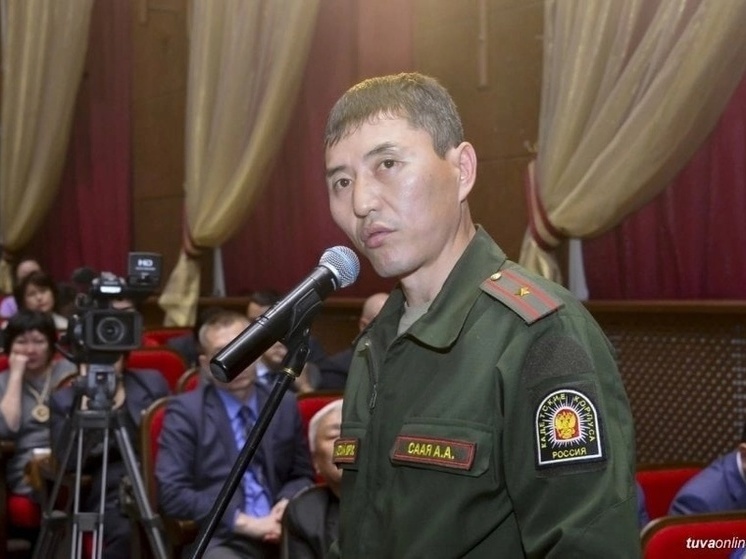 В Туве сельской школе присвоено имя обладателя крапового берета Айдыса Саая