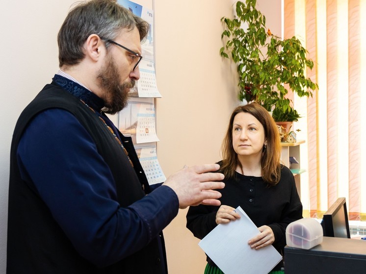 В Орле священник посетил центр помощи матерям и детям имени З.И. Круглой