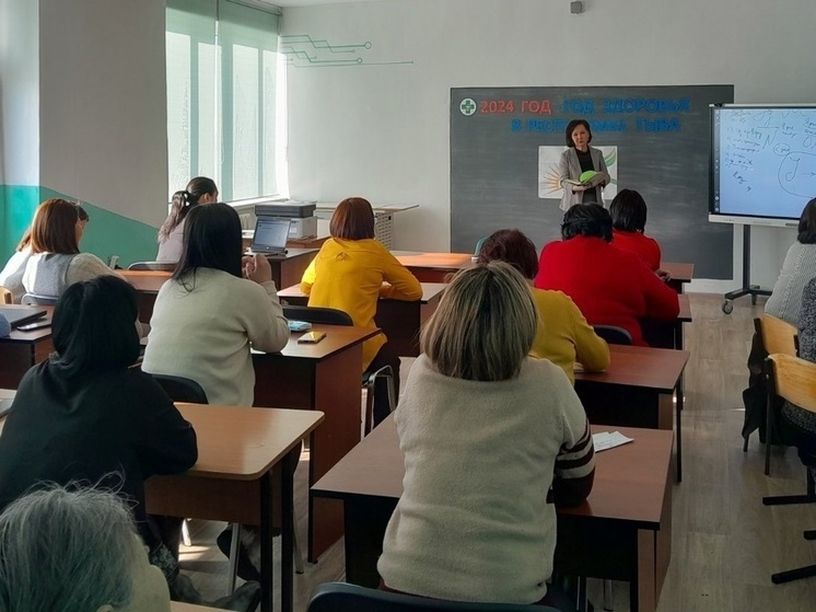 В Тувинском кадетском корпусе прошла встреча учащихся с акушер-гинекологом из Москвы