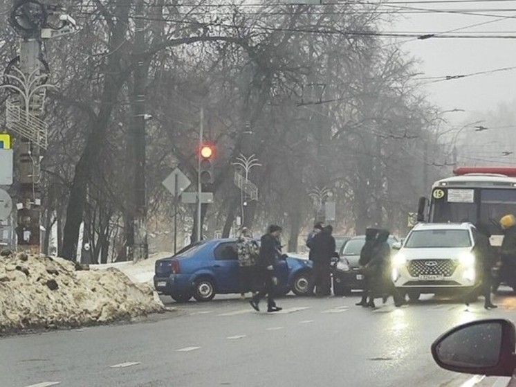 В Курске два ДТП собрали большие пробки на Станционной и Запольной улицах