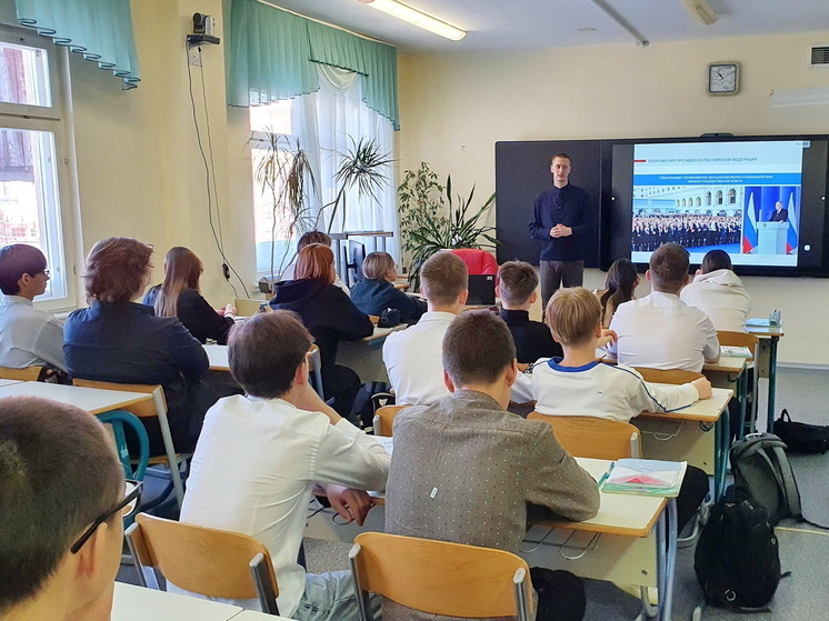 Последствия пожара в салехардской школе устранят, охранников наградят