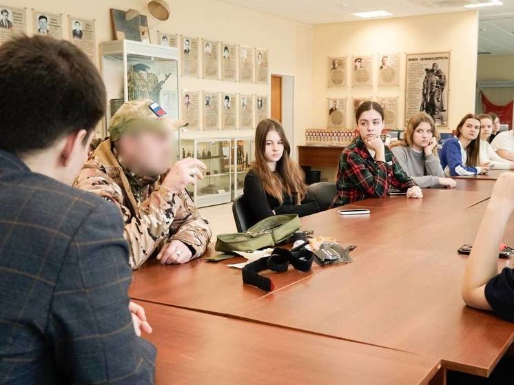 Молодежь Серпухова встретилась с участником СВО