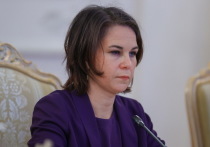 Министр иностранных дел Германии Анналена Бербок во время визита в Одессу была вынуждена почти на 20 минут отправиться в укрытие, сообщает ТАСС со ссылкой на агентство DPA