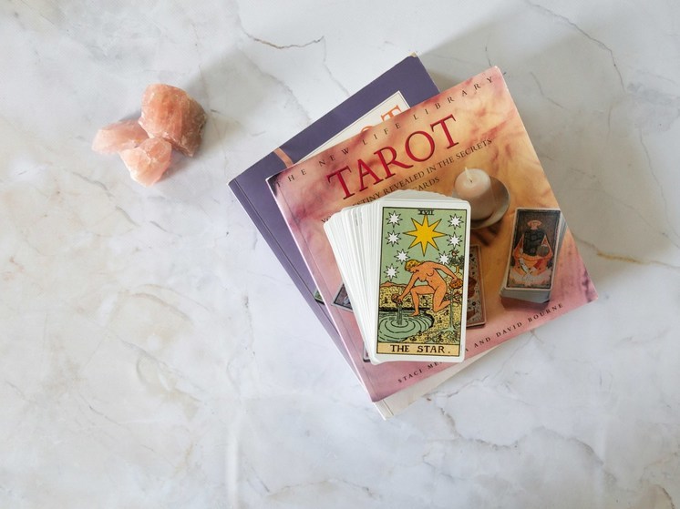Коллекция карт Таро продается в Новосибирске за 40 000 рублей