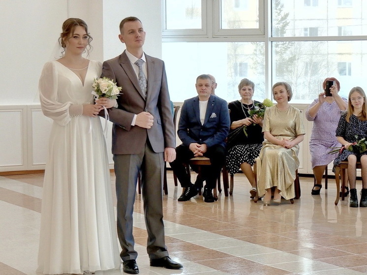 24 февраля в Надымском ЗАГСе сыграли 10 свадеб
