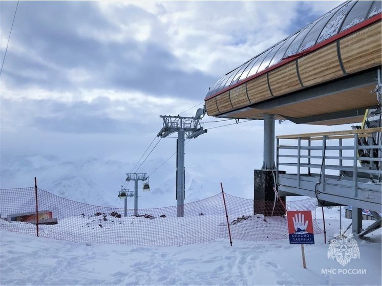 Туристов предупреждают о лавинной опасности в горах Кабардино-Балкарии