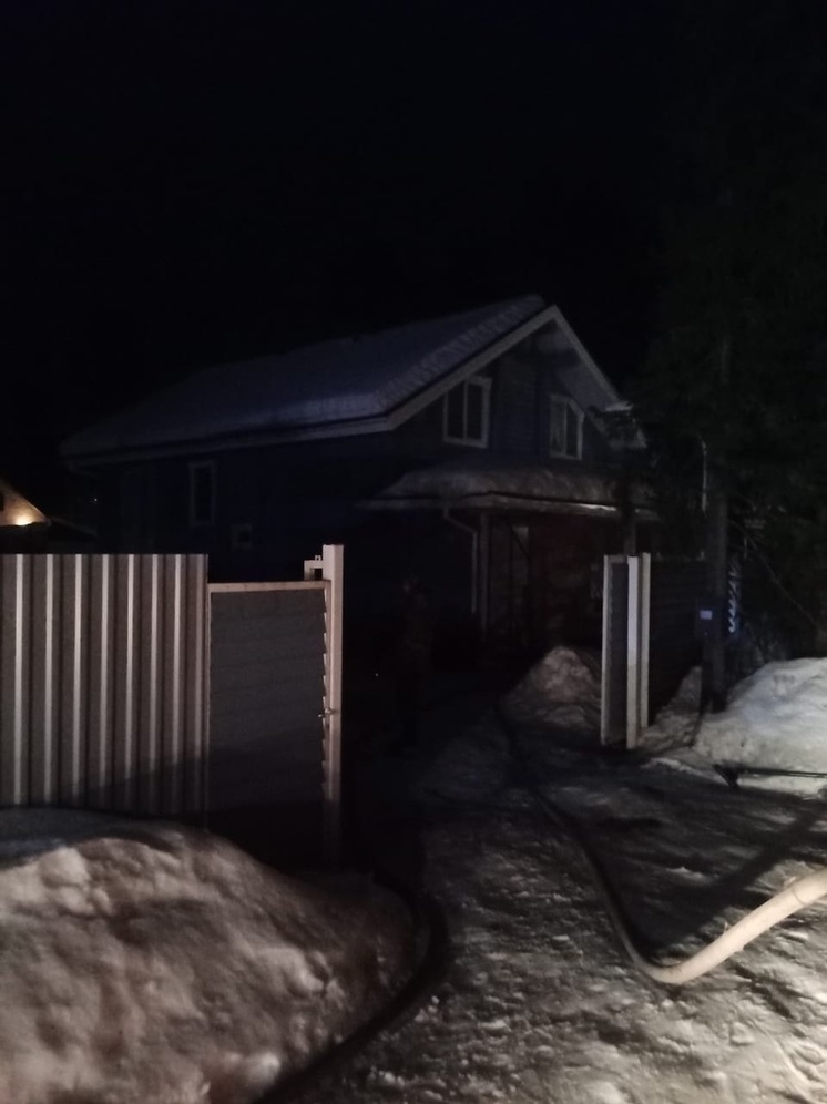 Частный дом горел ночью в Пряжинском районе