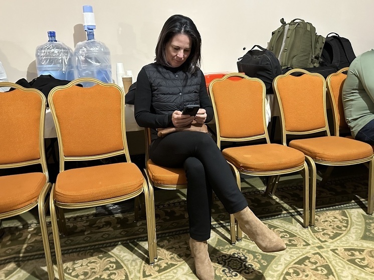 Zeit: Бербок провела около четверти часа в убежище во время визита в Одессу
