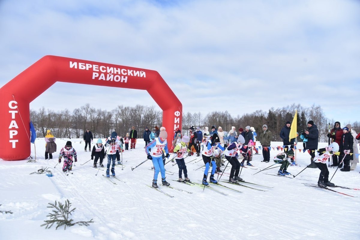 A physical education teacher in Chuvashia gathered more than 200 athletes for cross-country skiing