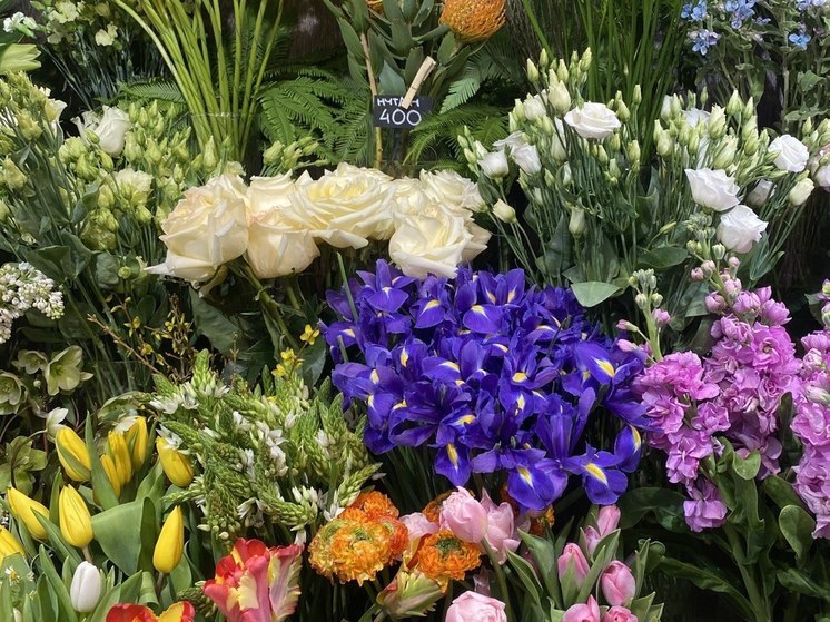 Ханами, День мертвых, 8 марта: петербуржцам рассказали о цветочных традициях
