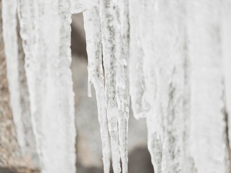 Сотрудники Жилнадзора Карелии вышли в рейд за сосульками