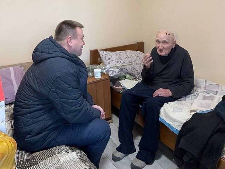 101-летнего ветерана ВОВ поздравили с Днем защитника Отечества