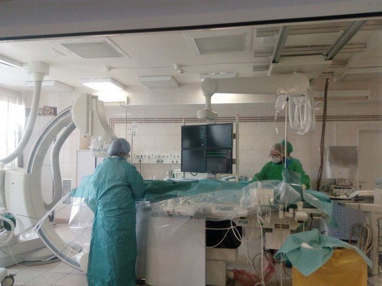 Хирурги сосудистого центра НОКБ провели уникальную операцию на сердце