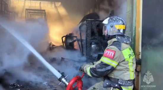 В Волгограде загорелся строительный рынок: видео с места ЧП