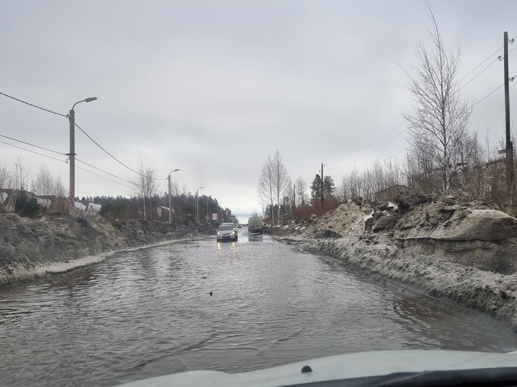 Улица Университетская в Петрозаводске затонула