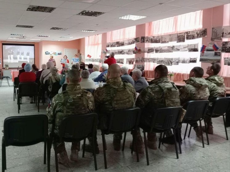 Активисты Энергодара провели праздничный вечер и поздравили казаков
