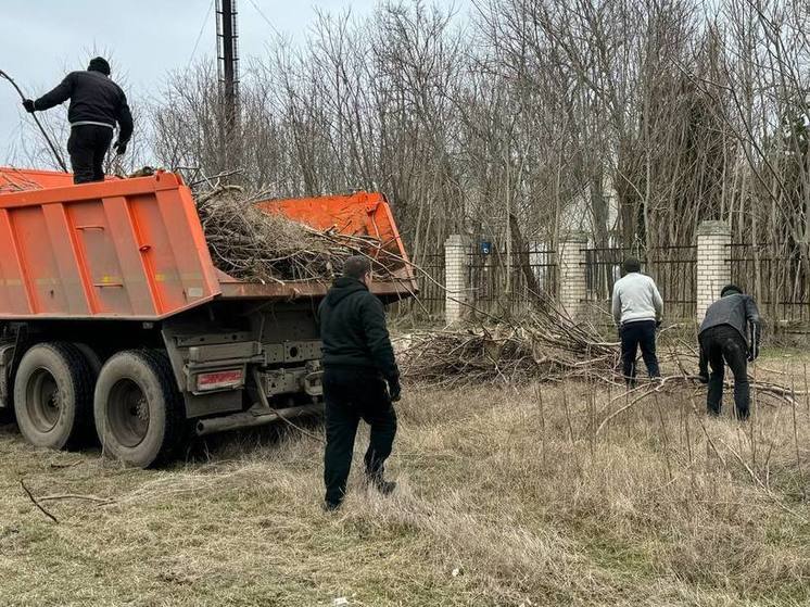 В Голопристанском лесоохотничьем хозяйстве приводят в порядок территории