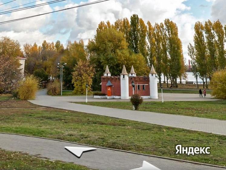 Замок-туалет на «Адмиралтейке» в Воронеже  впечатлил горожан адским смрадом