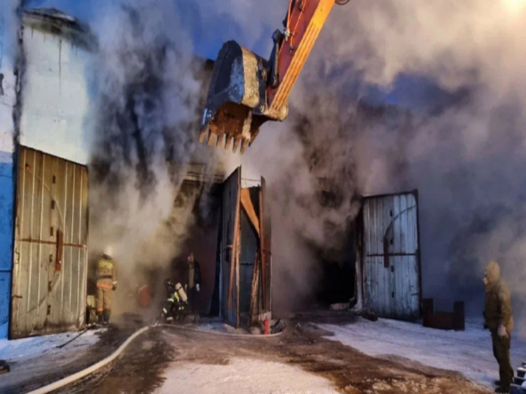Техника Чукотской торговой компании пострадала при пожаре в Анадыре