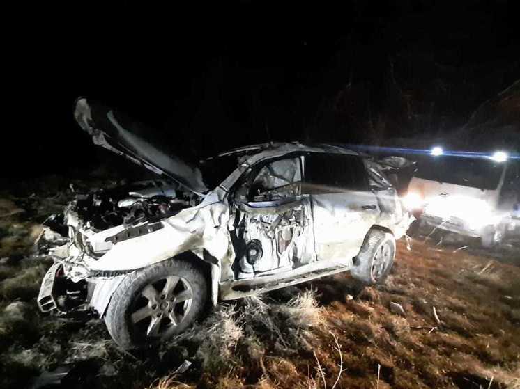 Водитель сильно пострадал в перевернувшемся внедорожнике на Ставрополье