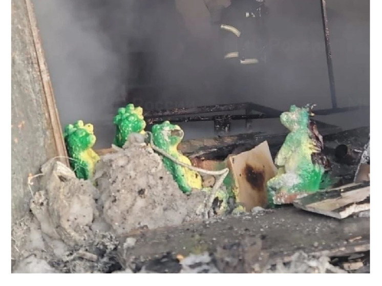 Под Владимиром тушили пожар на фабрике игрушек