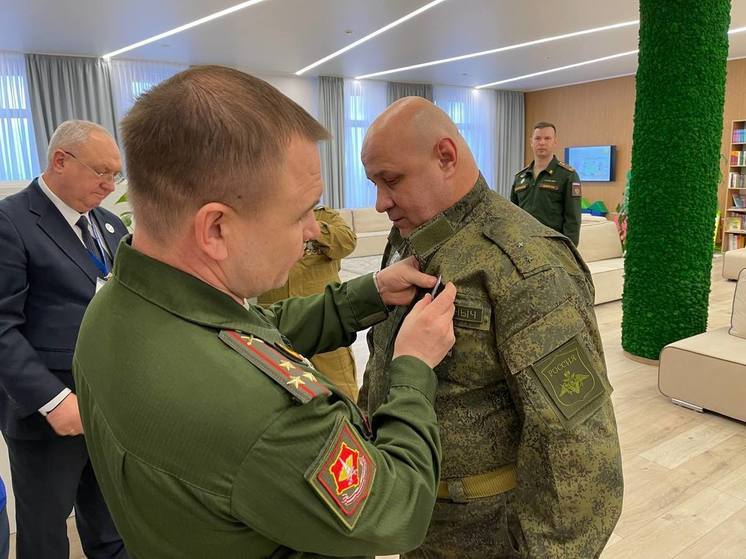 Участника СВО Владимира Кудрия из Лабытнанги наградили за отвагу