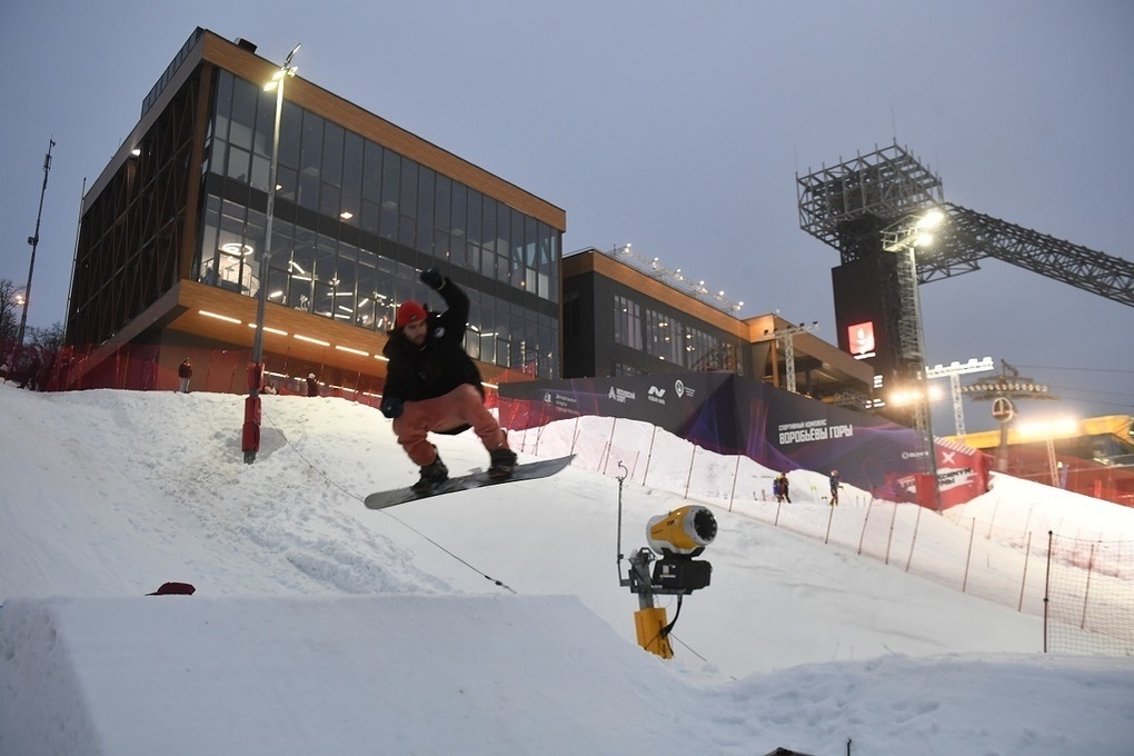 В Тюмени обрушился трамплин после соревнований по сноуборду