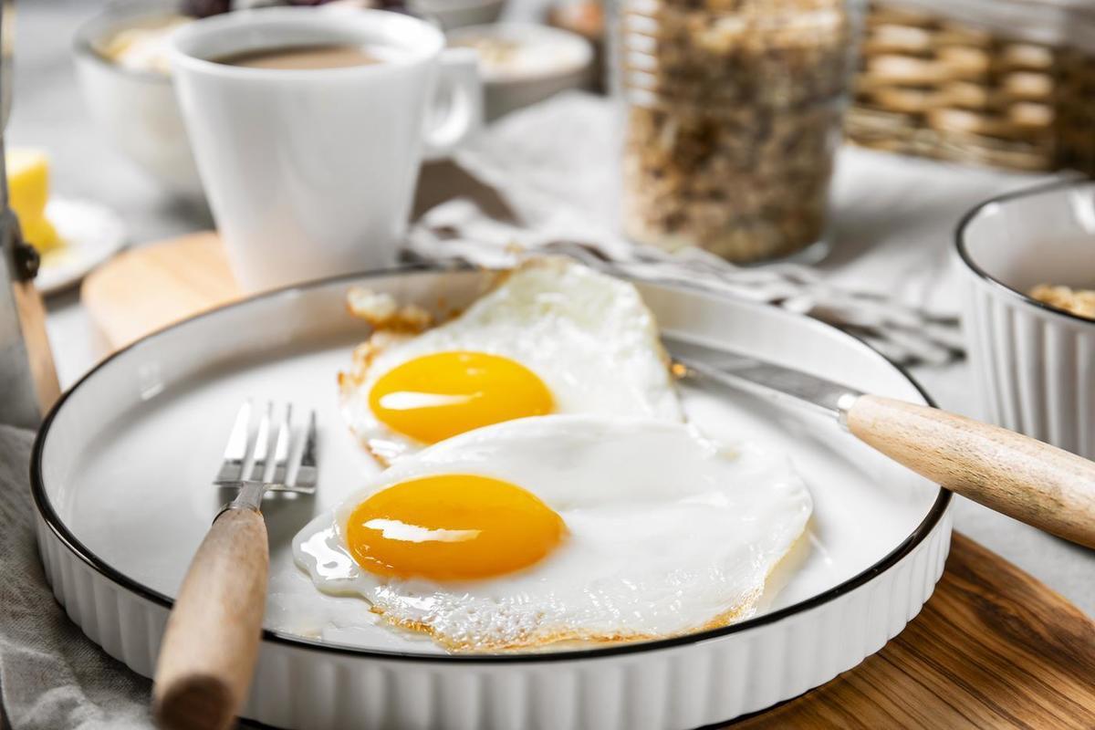 Больше трех яиц - это уже перебор: чем опасно употребление большого количества яиц на завтрак