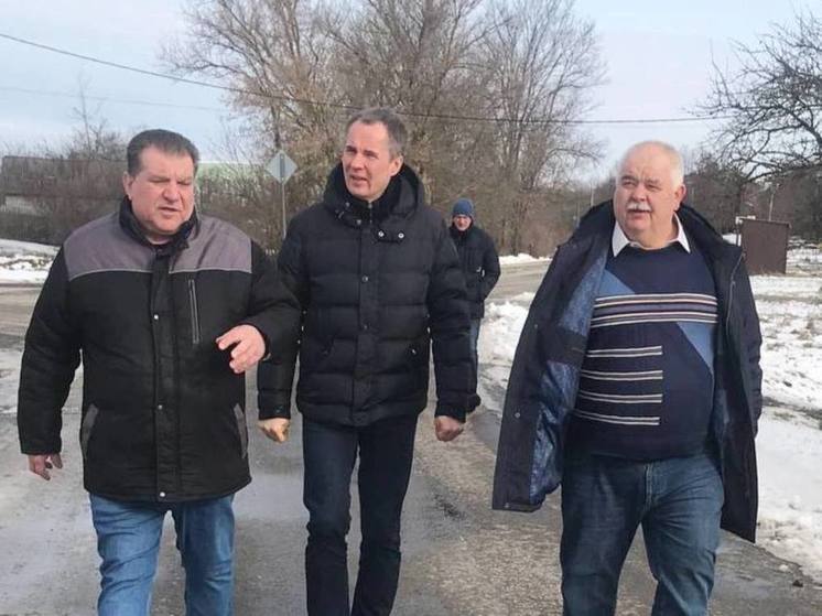 Вячеслав Гладков посетил пострадавший при обстреле магазин в Козинке