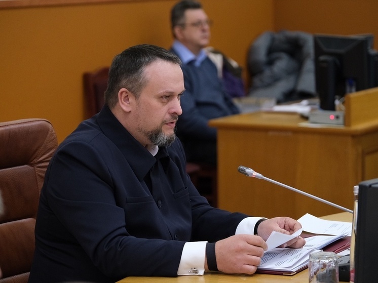 Никитин поручил ведомствам дать исчерпывающие ответы на обращения граждан
