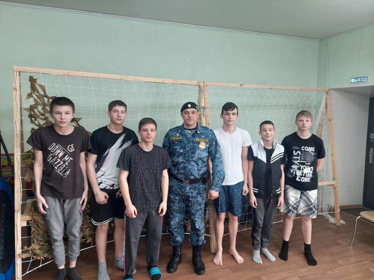 Астраханские судебные приставы провели Урок мужества