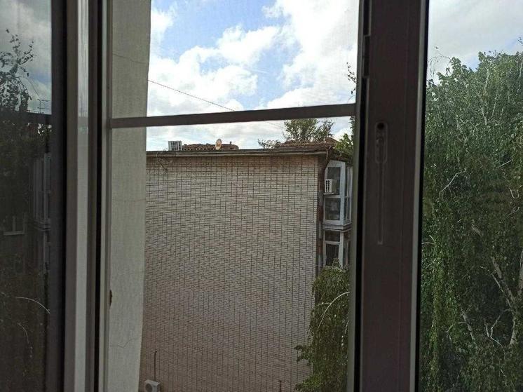 В Белой Калитве 17-летний парень погиб, выпав из окна четвертого этажа