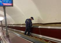 Станция метро «Василеостровская» заработала в штатном режиме, сообщили в пресс-службе городской подземки. Ранее вход на станцию ограничили из-за внеплановой остановки эскалатора.