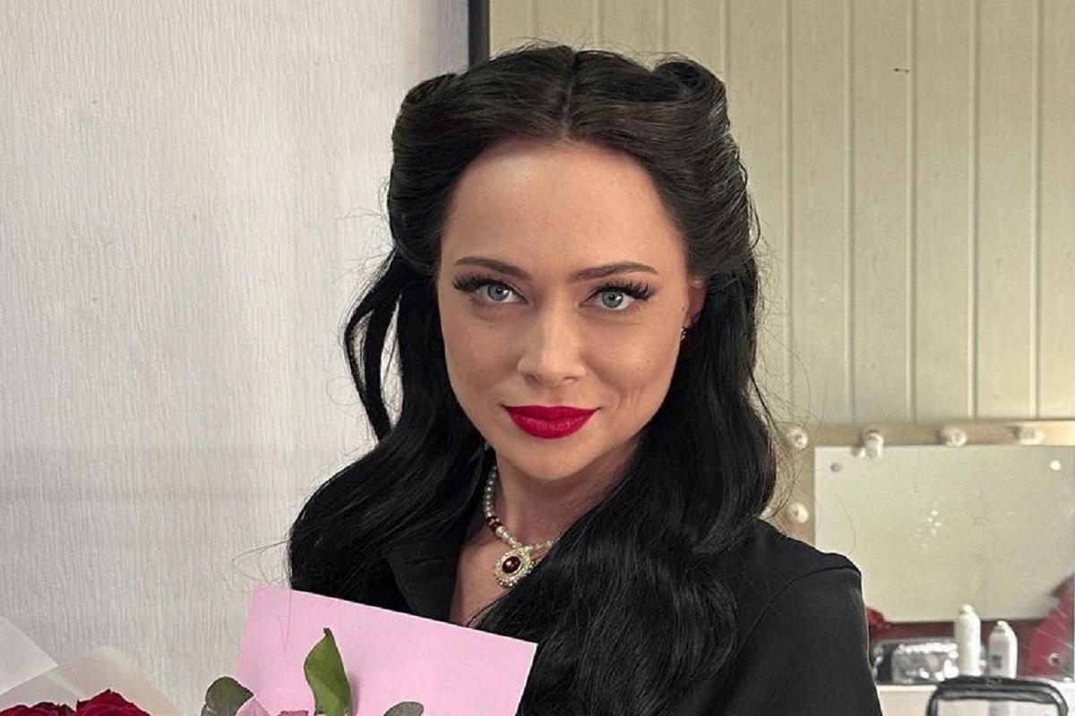 Актриса осталась в черных кружевах