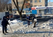В эфире телеканала «Россия 24» первый заместитель главы города Алексей Кудинов извинился перед оренбуржцами за ледяной беспредел на улицах