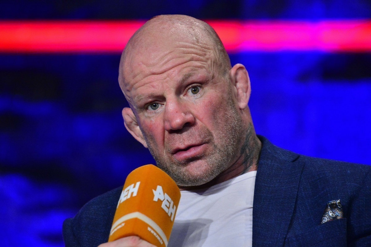 Стих кто жить умеет по часам. Кто жить умеет по часам и ценит каждый. Про время высказывания. Каждый час делай. Часы бьют каждый час и отбивают столько ударов.