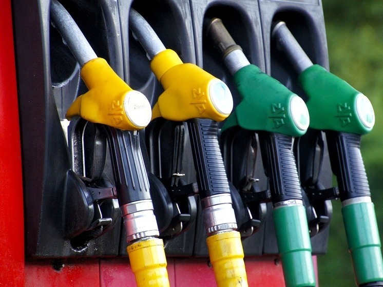 РБК: правительство введет запрет на экспорт бензина на полгода