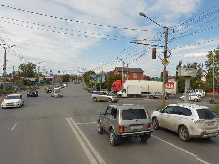 В Омске увеличили время проезда автомобилей на одной из улиц