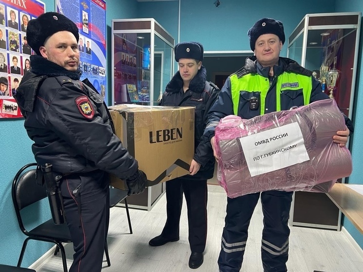 Полицейские Губкинского собрали гуманитарку для бойцов СВО