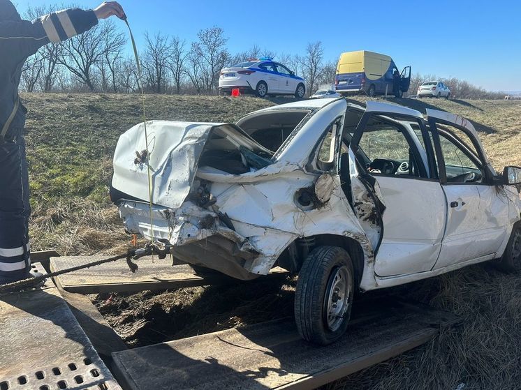 Супруги из Невинномысска сильно пострадали в перевернувшемся авто
