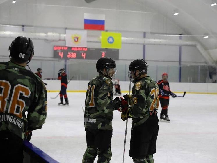 Александр Козлов сыграл в хоккей за элистинский «Джунгар»