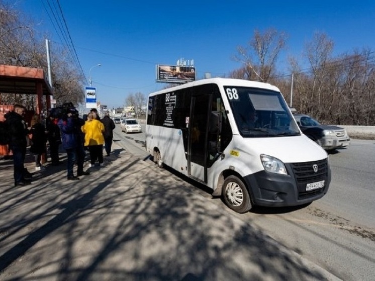 Небольшое ДТП спровоцировало дорожный коллапс на Восходе в Новосибирске