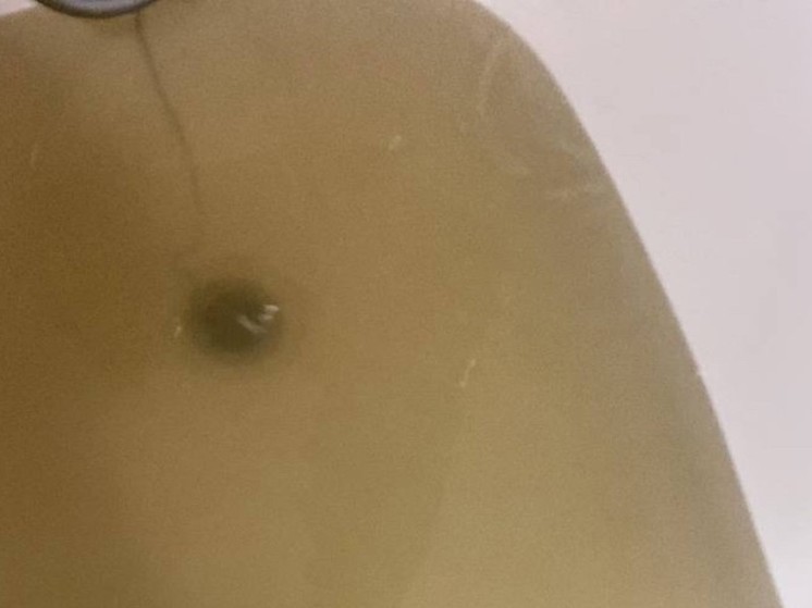 Жители Батайска пожаловались на ржавую вода из под кранов