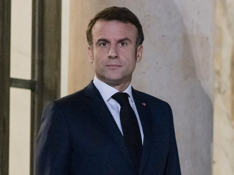 Читатели Le Figaro подвергли критике заявление президента Франции Эммануэля Макрона о возможной отправке войск стран - членов ЕС на Украину
