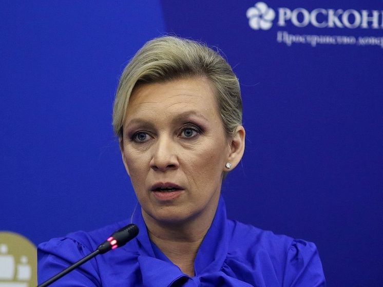 Захарова: Макрон не отдает себе отчета об отправке французских военных на Украину