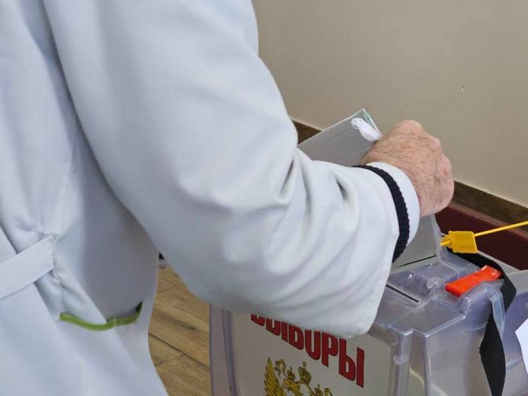 Врачи Новокаховской больницы поучаствовали в досрочном голосовании