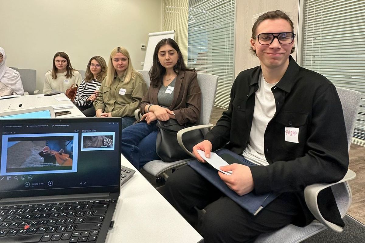 Студенты ИМЭС и НИУ ВШЭ прошли практику в управляющей компании Segezha Group в Москве