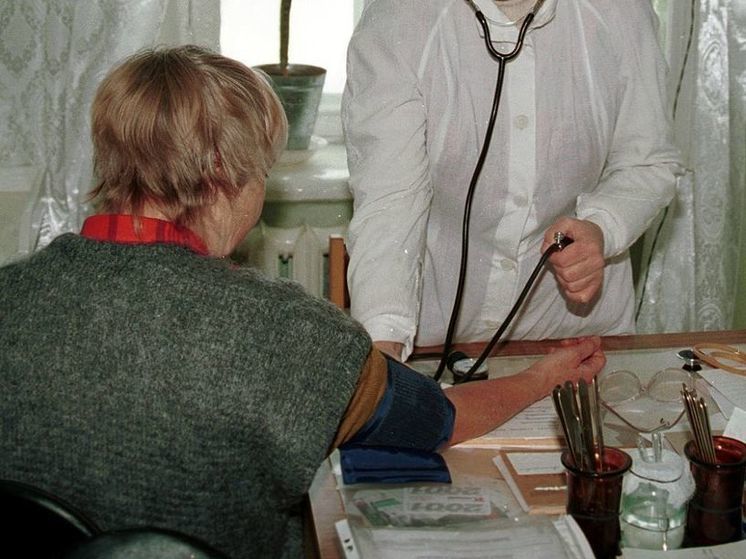 Оконная рама упала на голову жительницы Химок